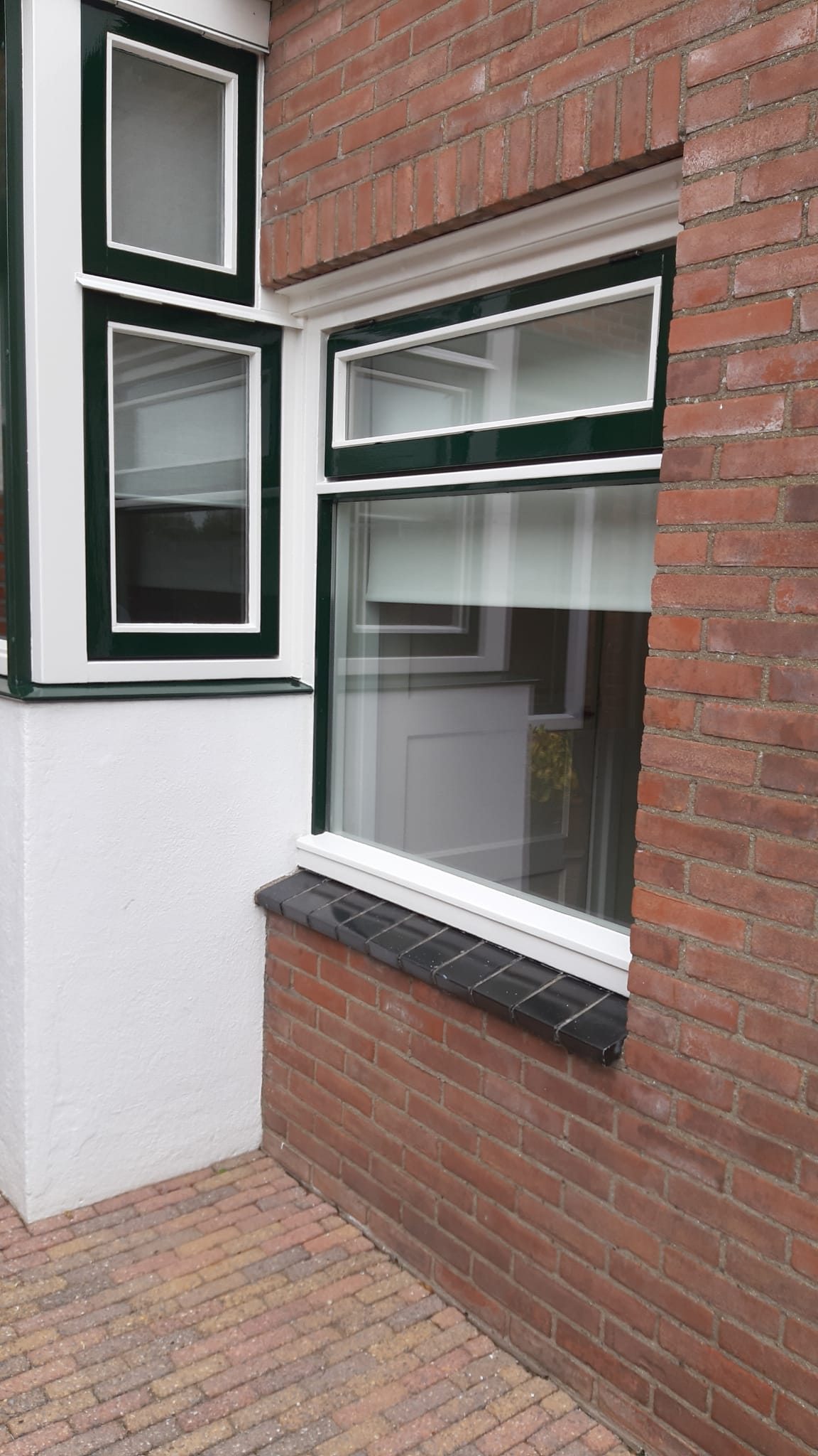 ongelijke ramen en kozijnen in 2 kleuren
